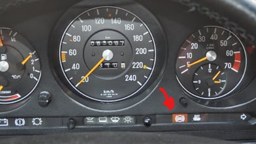 Mercedes R107 ABS Light: Understanding Causes and Solutions