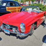 A Timeless Icon: The 1961 Mercedes 300 SL Steals the Spotlight at Highland Park’s Classic Car Show