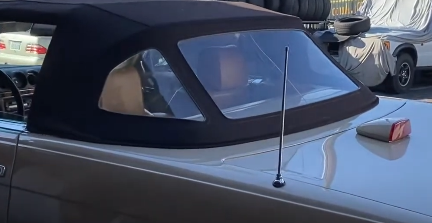 Automatic Antenna Operation in the Mercedes-Benz R107